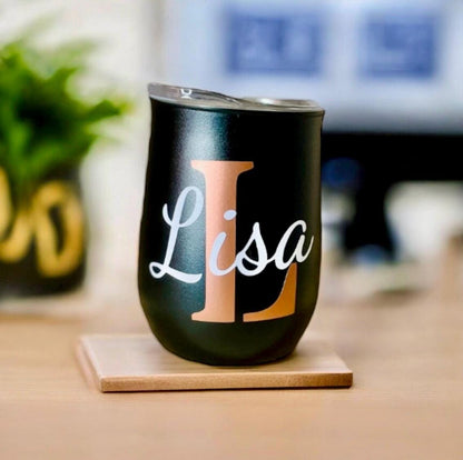 Weinbecher personalisiert mit Namen, Edelstahl schwarz oder grau, Geschenk für Freunde, DasGlueckswerk, Küche & Genuss, Travel Mugs, metall, plastik