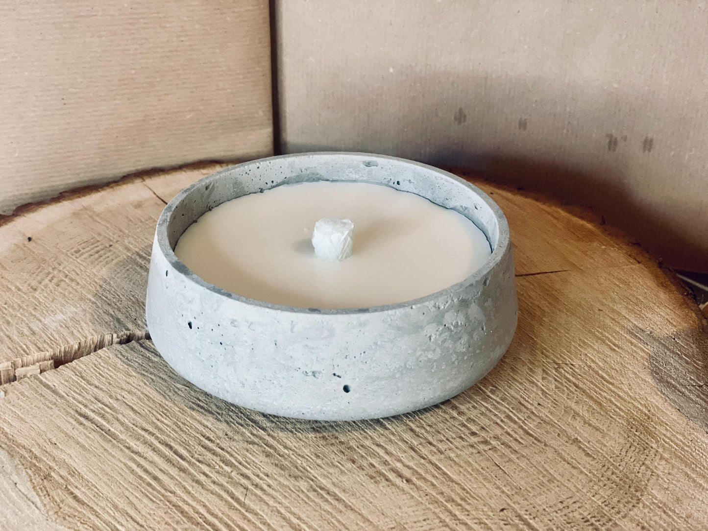 Einzugsgeschenk Betonkerze – „Willkommen Zuhause“ Gravur, Outdoor Gartendeko modern, Hauswarming Geschenk Das Glückswerk
