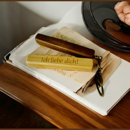 hochwertiger Schlüsselanhänger eckig mit Wunschgravur aus Holz Schlüsselanhänger Das Glückswerk