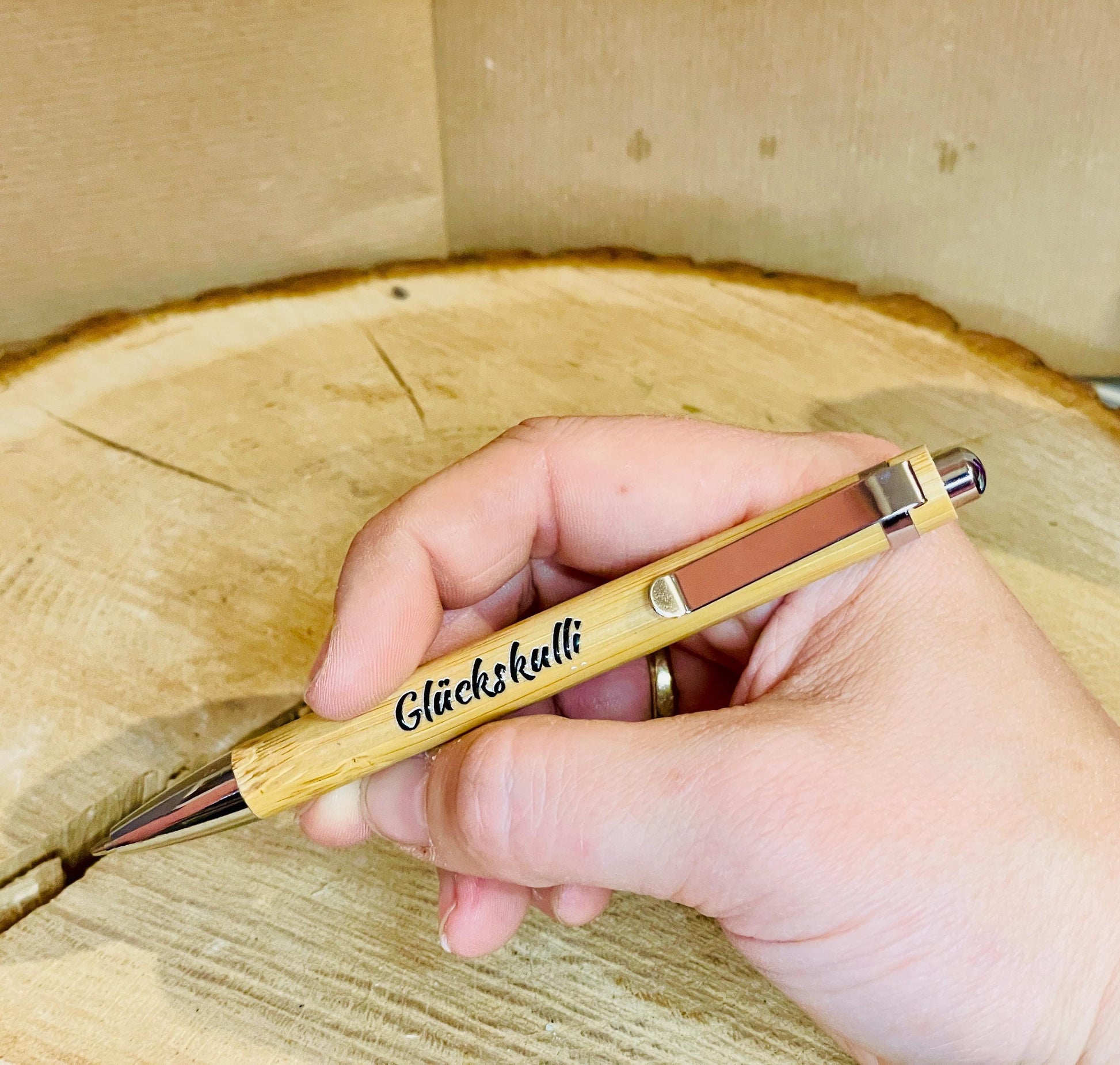 Kugelschreiber Holz Kleeblatt personalisiert, Glückskulli Gravur, Geschenk Büro und Hochzeit, DasGlueckswerk, Dekoration, Ballpoint Pens, holz