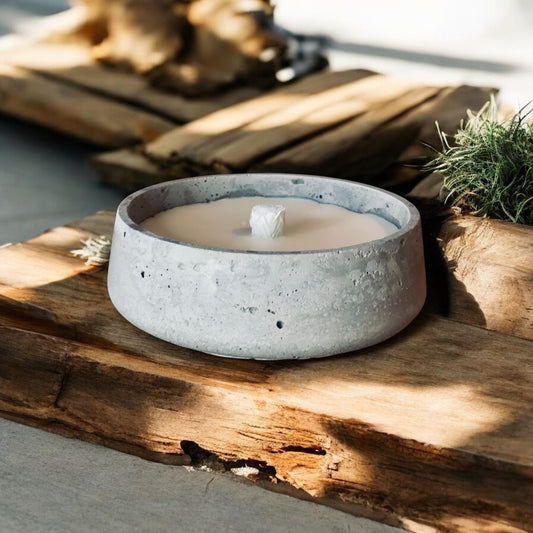Rustikale Betonkerze – Perfekt zum Verschenken & für den Outdoor-Bereich | Wachsfresser Kerze, 13 cm breit Betonkerze Das Glückswerk