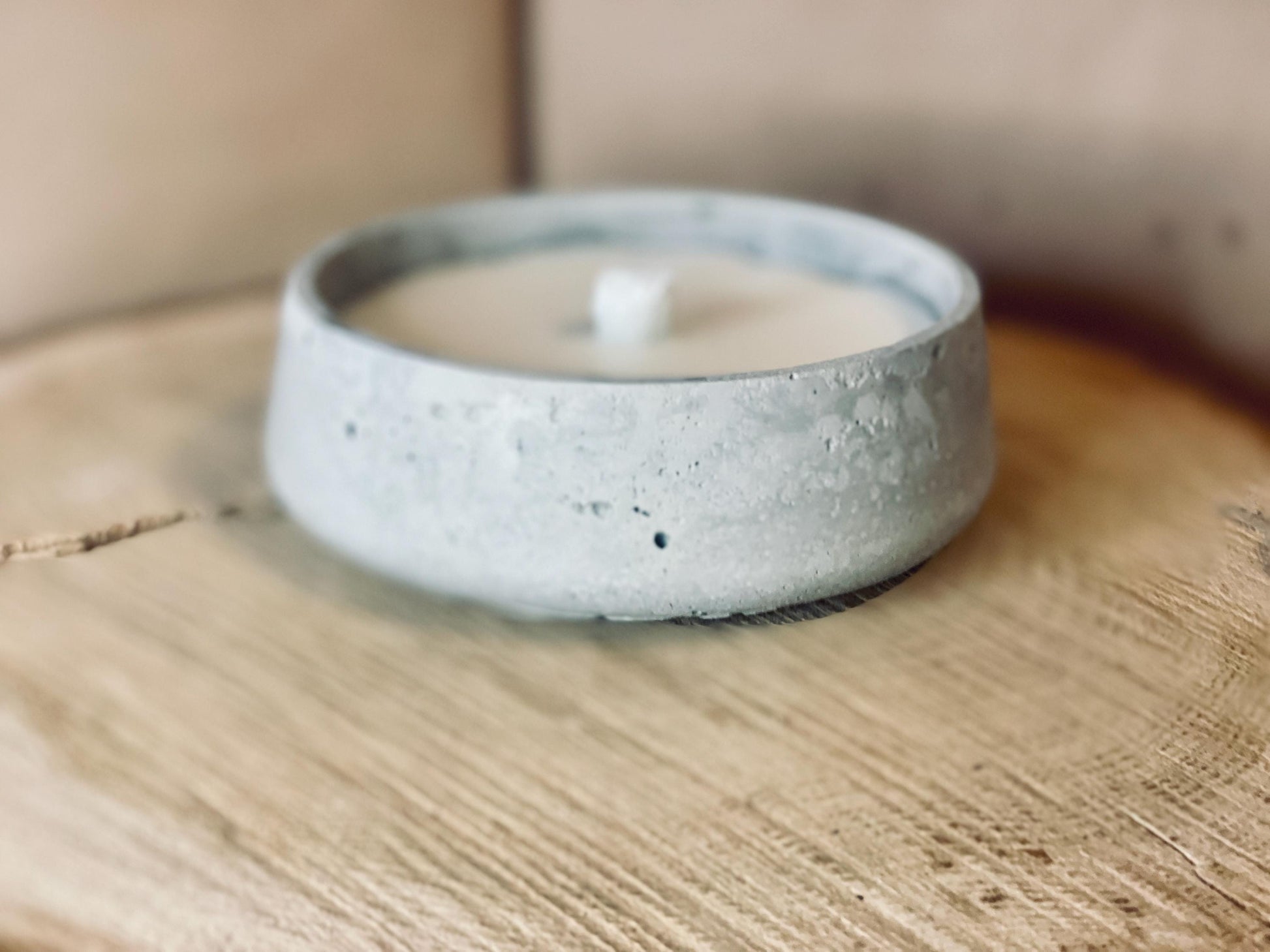 Einzugsgeschenk Betonkerze – „Willkommen Zuhause“ Gravur, Outdoor Gartendeko modern, Hauswarming Geschenk Das Glückswerk