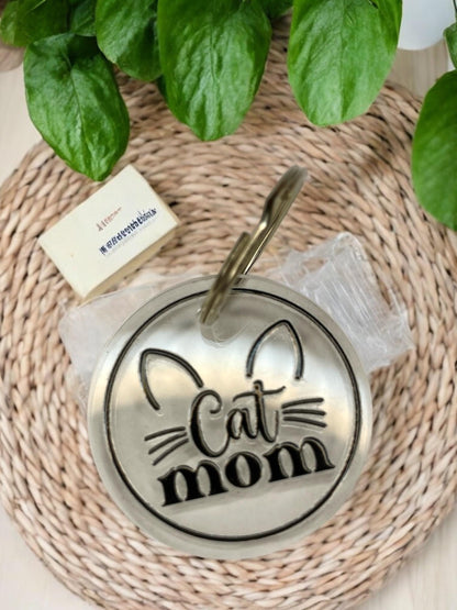 Cat Mom Schlüsselanhänger mit Metall-Schlüsselring, Nahaufnahme