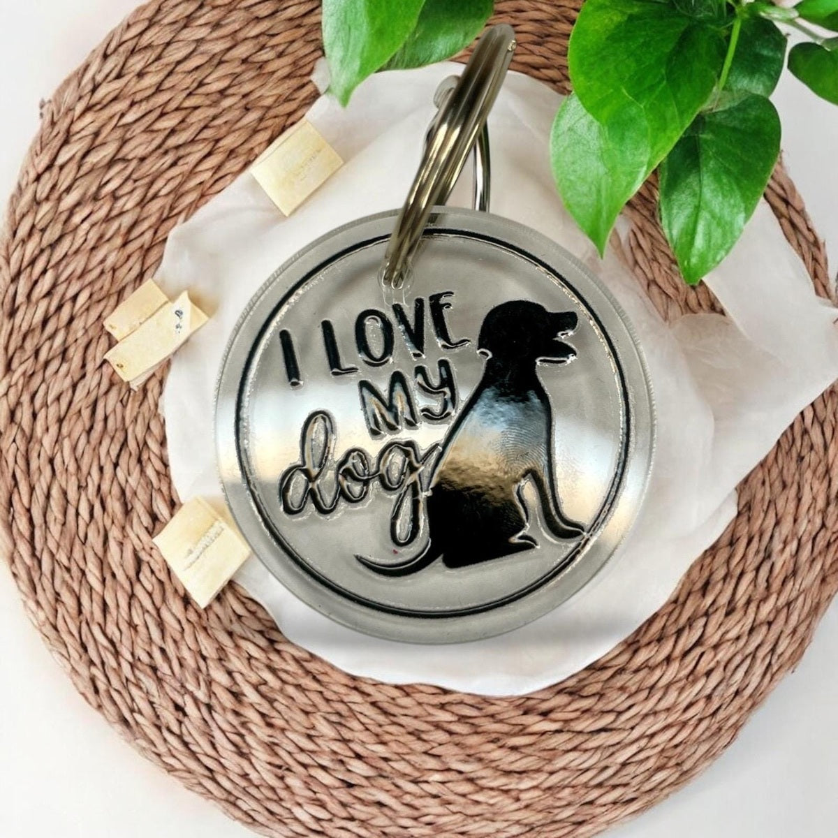 Schlüsselanhänger "I love my dog" – Klare Botschaft für Hundefans aus Acryl Schlüsselanhänger Das Glückswerk