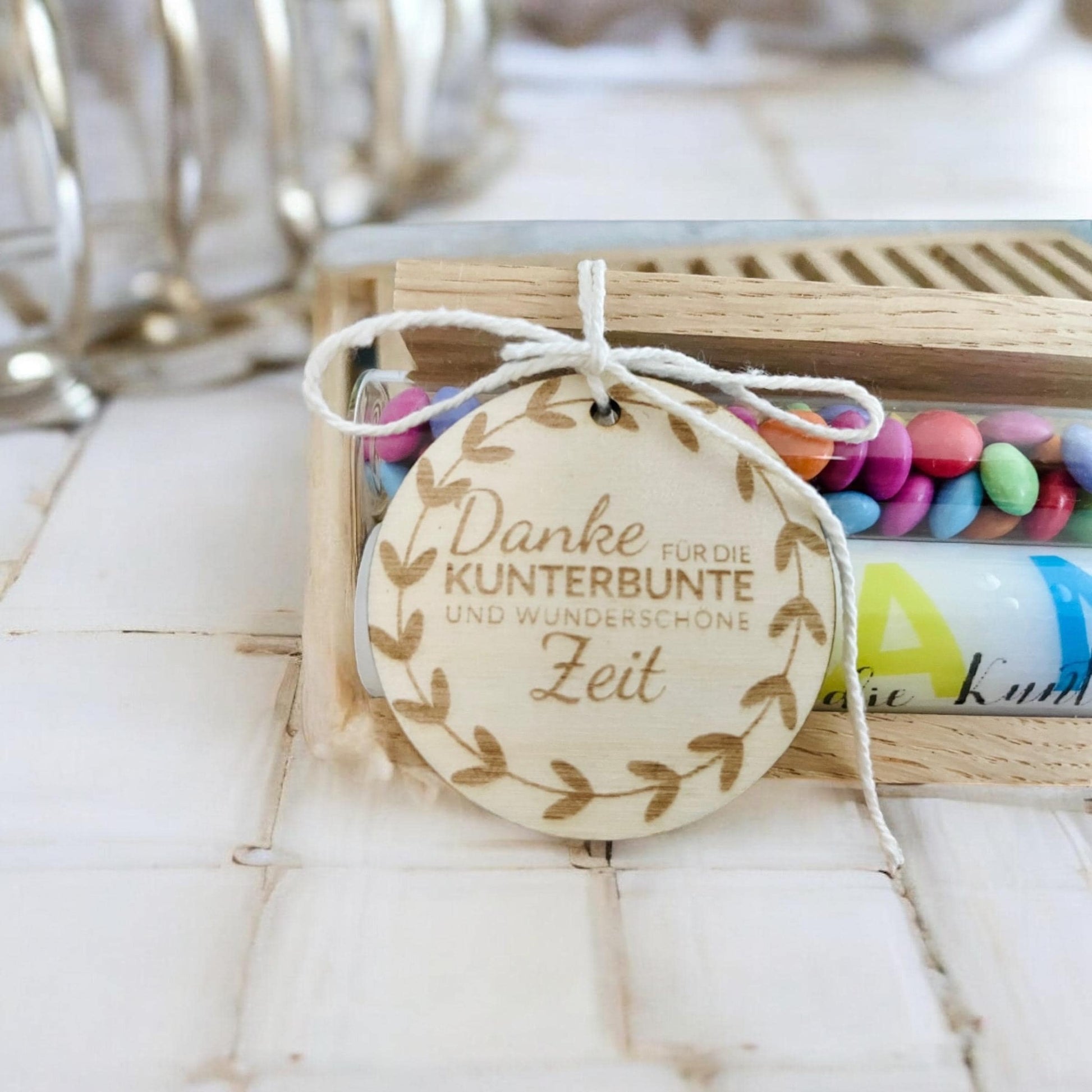 Abschiedsgeschenk Erzieher „Danke für die kunterbunte Zeit“ – mit Kerze & Reagenzglas, Kindergarten Geschenk persönlich Geschenkset Das Glückswerk