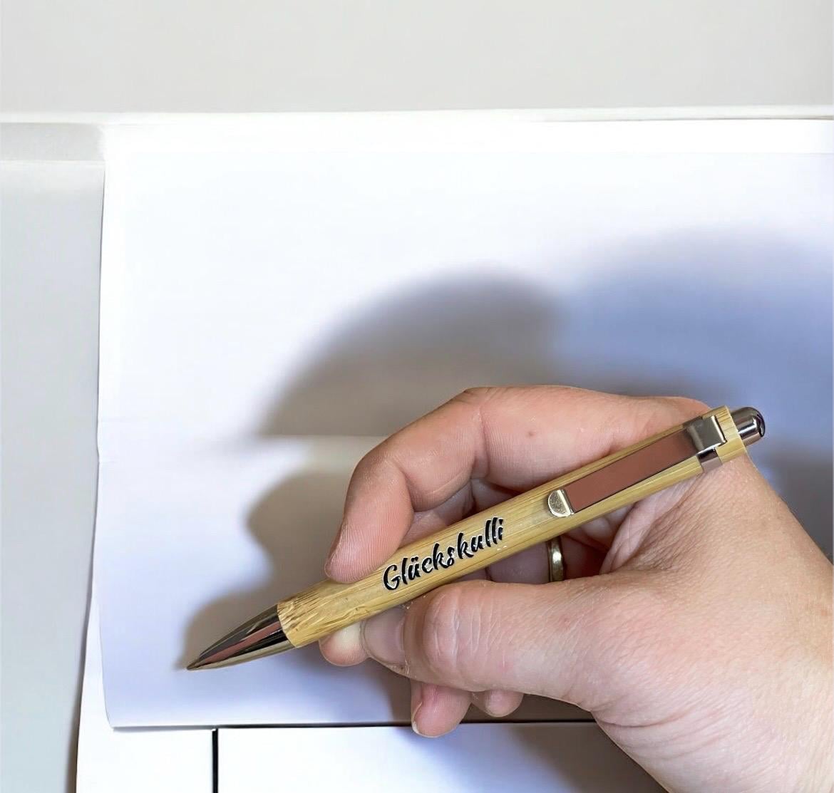 Kugelschreiber Holz Kleeblatt personalisiert, Glückskulli Gravur, Geschenk Büro und Hochzeit, DasGlueckswerk, Dekoration, Ballpoint Pens, holz