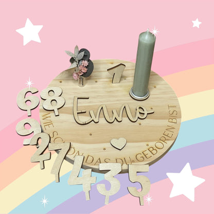 Geburtstagsteller Holz personalisiert mit Name, Steckzahlen 1-9 und Kerze in Wunschfarbe, DasGlueckswerk, Geburtstag, Centerpieces, Holz, wachs