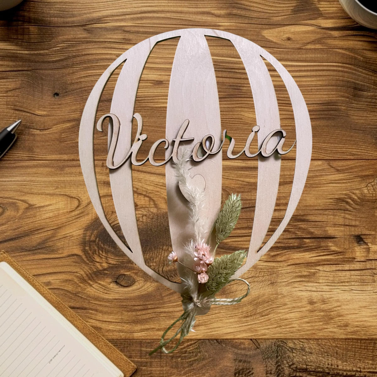 Holzballon personalisiert mit 3D Name und Herz, Geschenk zur Geburt, Kinderzimmer Deko 15-25 cm, DasGlueckswerk, Dekoration, Wreaths, Holz