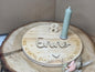 Geburtstagsteller Holz personalisiert mit Name, Steckzahlen 1-9 und Kerze in Wunschfarbe, DasGlueckswerk, Geburtstag, Centerpieces, Holz, wachs