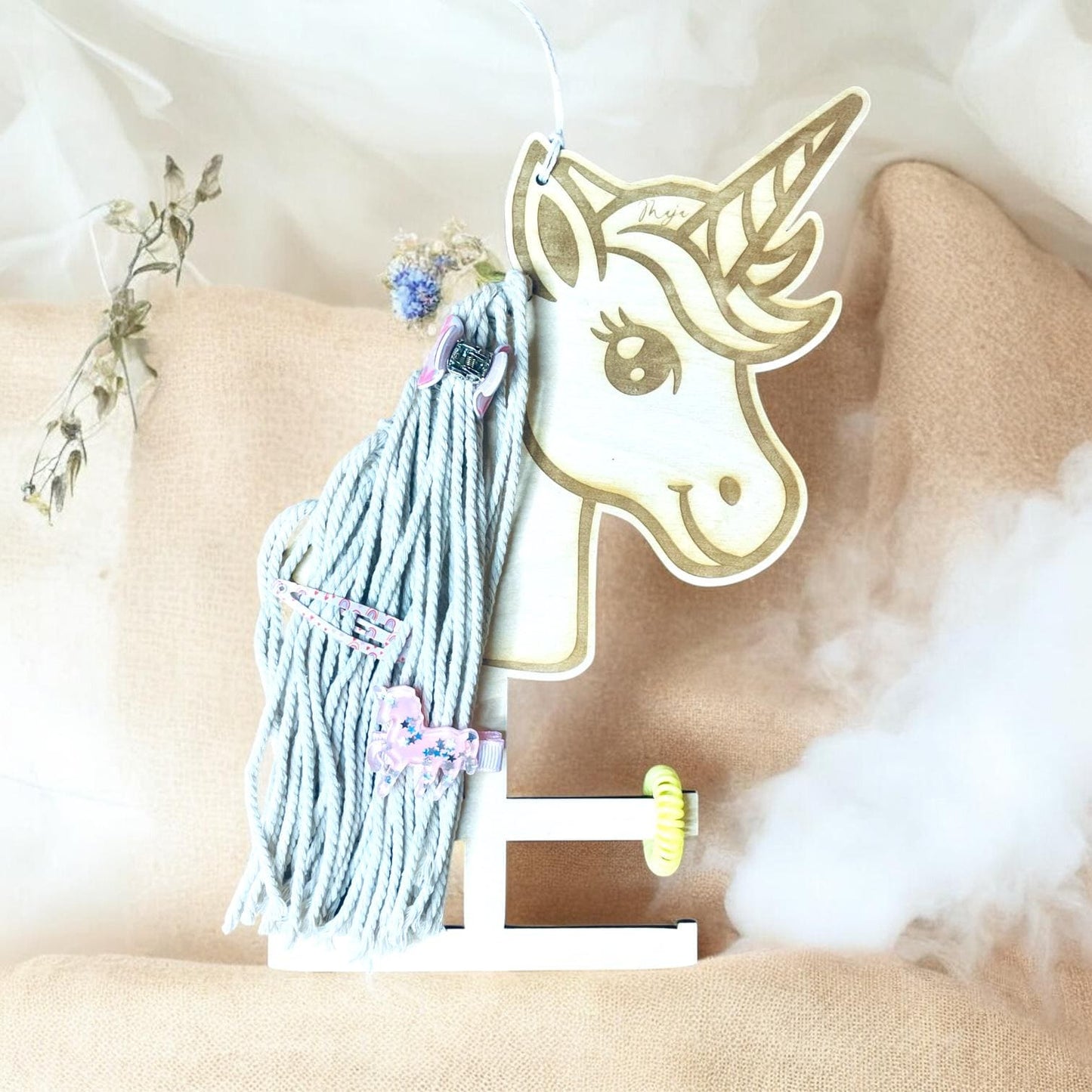 Personalisierter Haarspangenhalter Einhorn aus Holz | Aufbewahrung Haarspangen & Haargummis | Geschenk Mädchen Kinderzimmer Deko Aufsteller Flothkötter Shop
