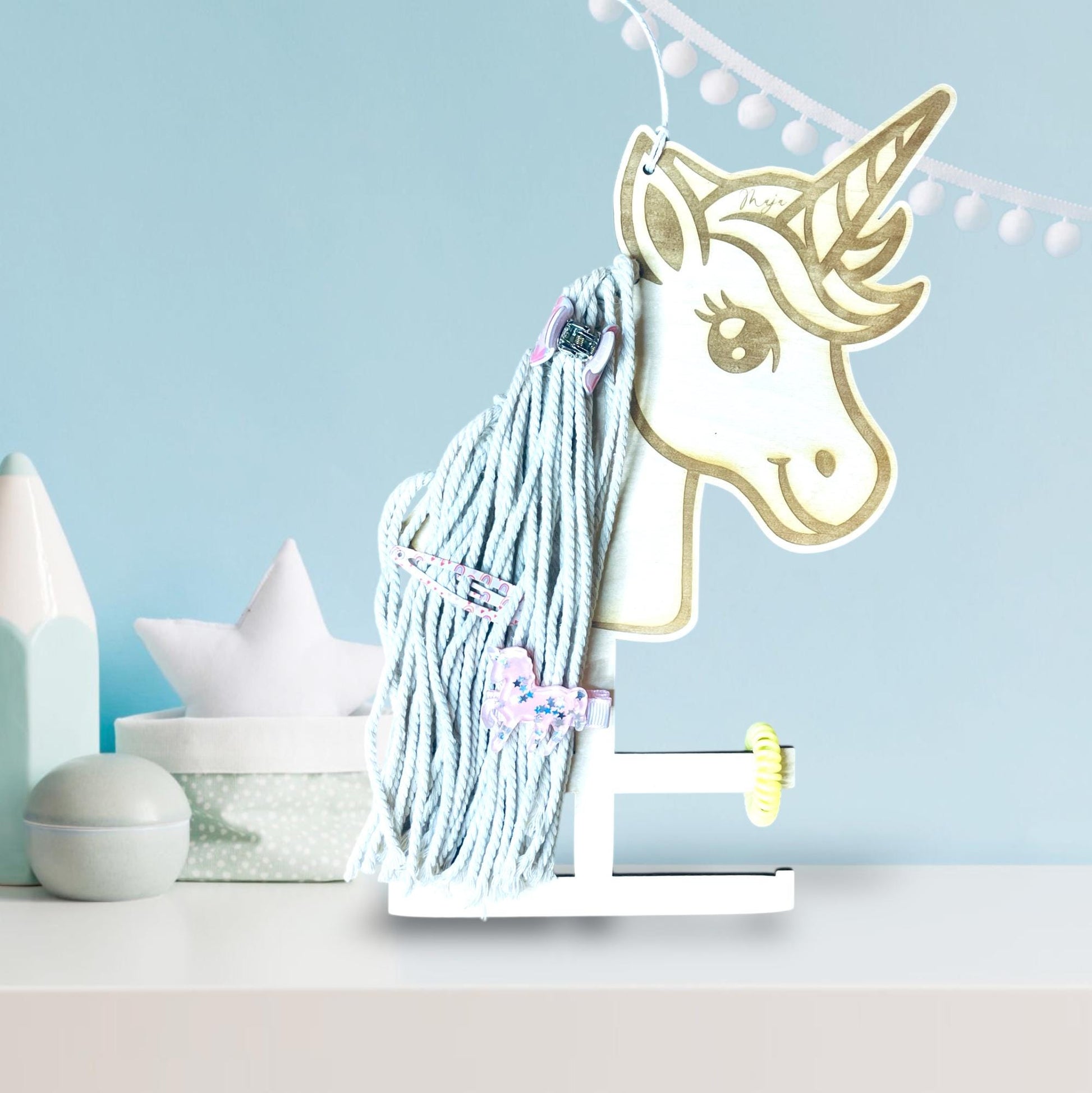 Personalisierter Haarspangenhalter Einhorn aus Holz | Aufbewahrung Haarspangen & Haargummis | Geschenk Mädchen Kinderzimmer Deko Aufsteller Flothkötter Shop