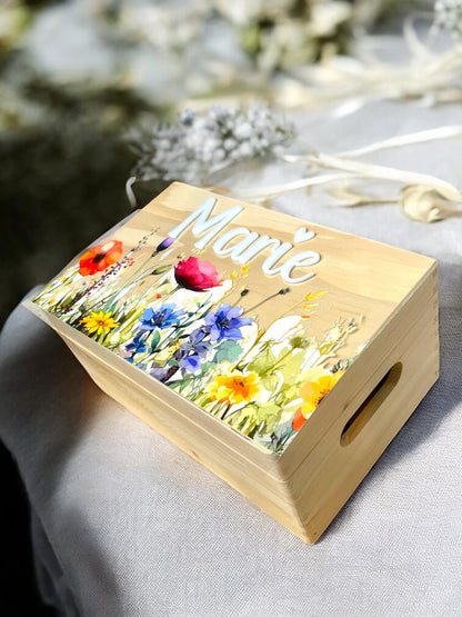 Personalisierte Holzkiste mit Blumen| Erinnerungskiste für Kinder | Namensschild aus Acrylglas | Geschenk zur Geburt & Taufe Das Glückswerk