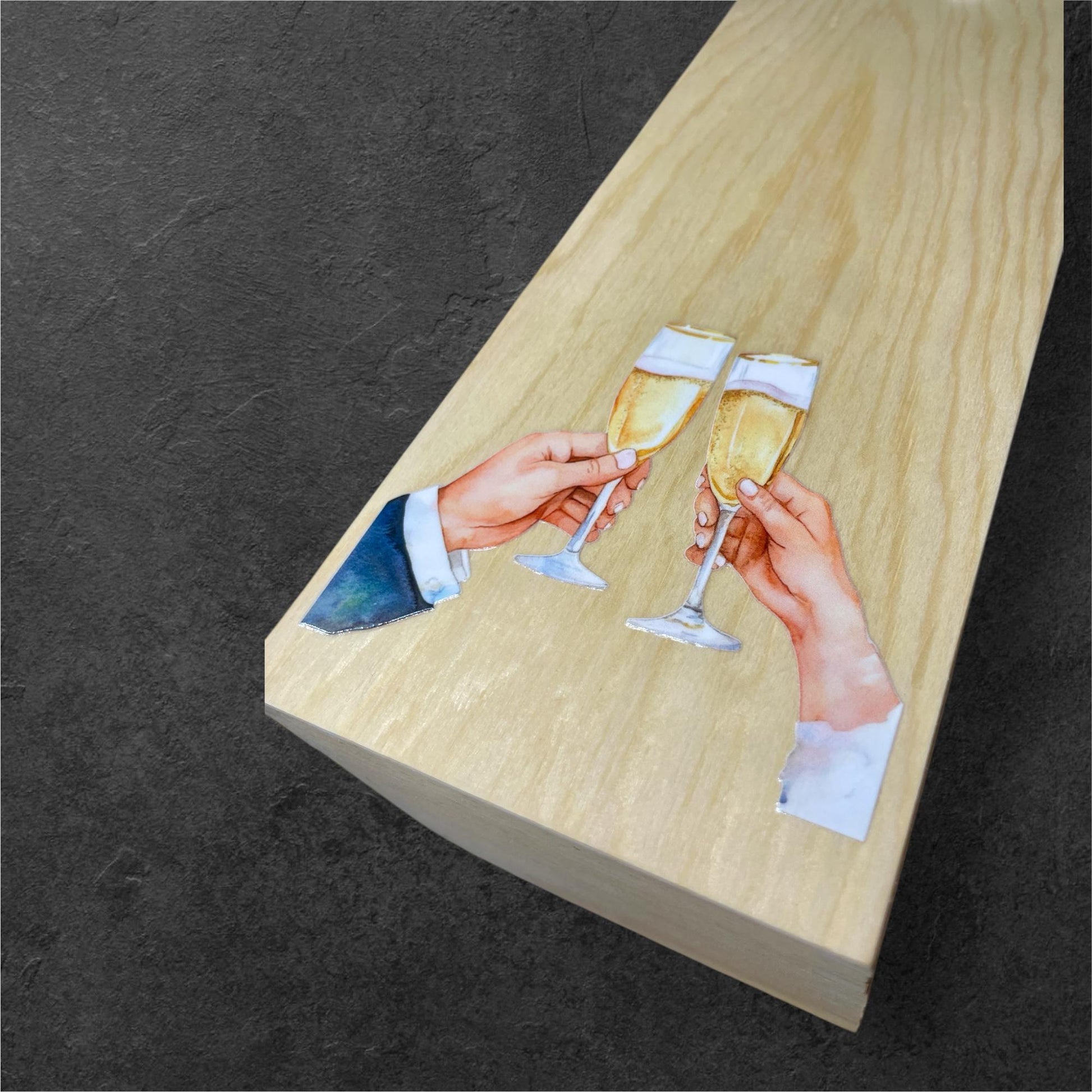 Personalisierte Weinkiste zur Hochzeit mit Acryl-Schrift & Gläsern | Geschenk für Brautpaar | Holzkiste für Weinflasche Gravur Das Glückswerk