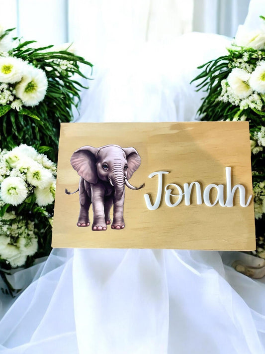 Personalisierte Holzkiste mit Elefant| Erinnerungskiste für Kinder | Namensschild aus Acrylglas | Geschenk zur Geburt & Taufe Das Glückswerk