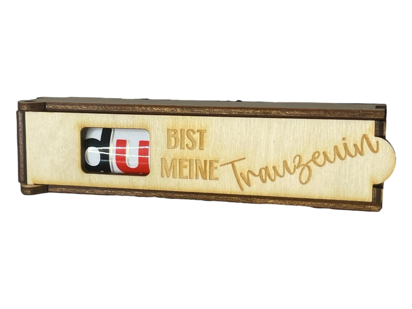 Holz Schokoladenhülle mit Gravur – „Du bist meine Trauzeugin“ | Geschenkidee Trauzeugin fragen Das Glückswerk