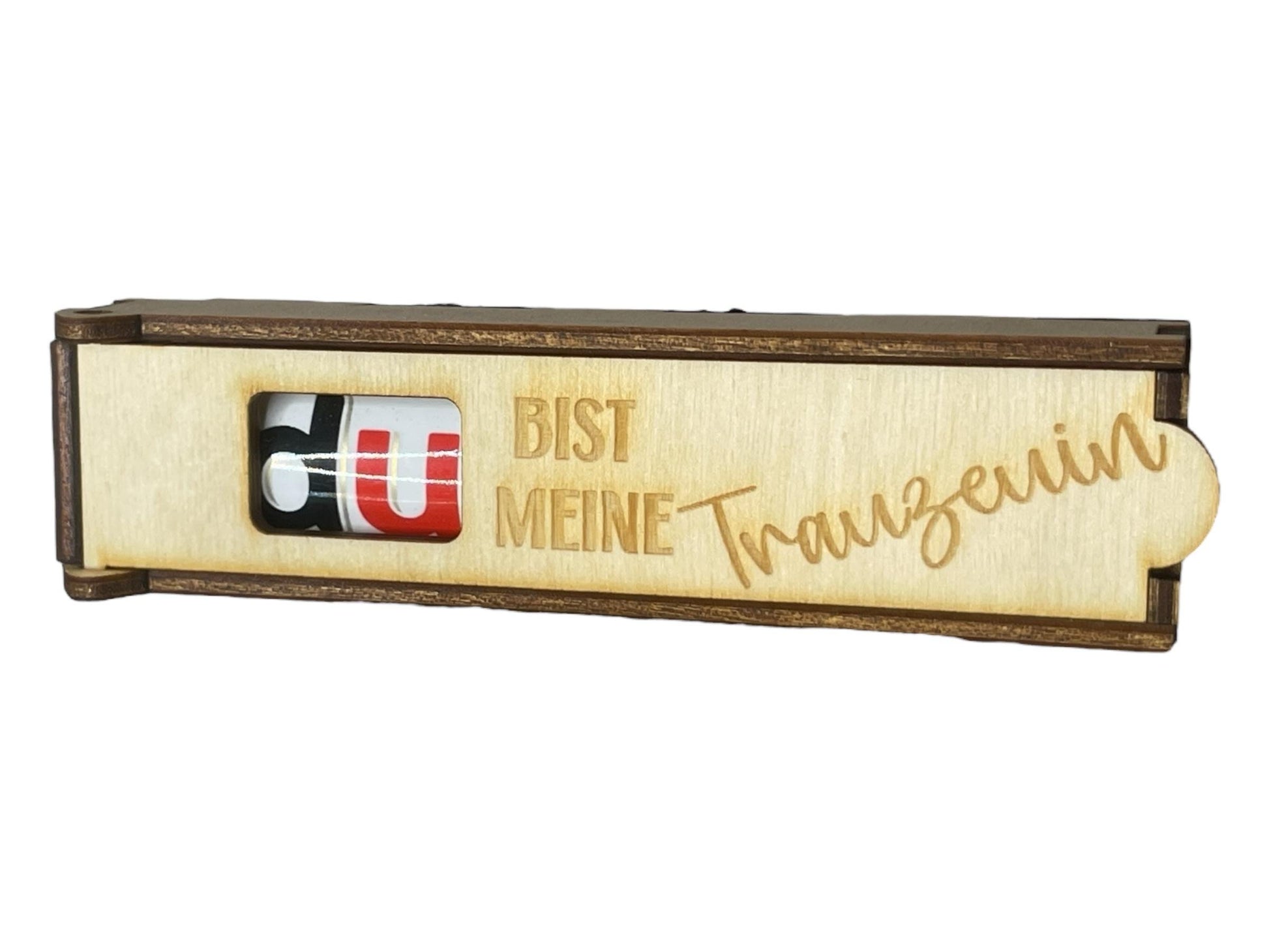 Holz Schokoladenhülle mit Gravur – „Du bist meine Trauzeugin“ | Geschenkidee Trauzeugin fragen Das Glückswerk