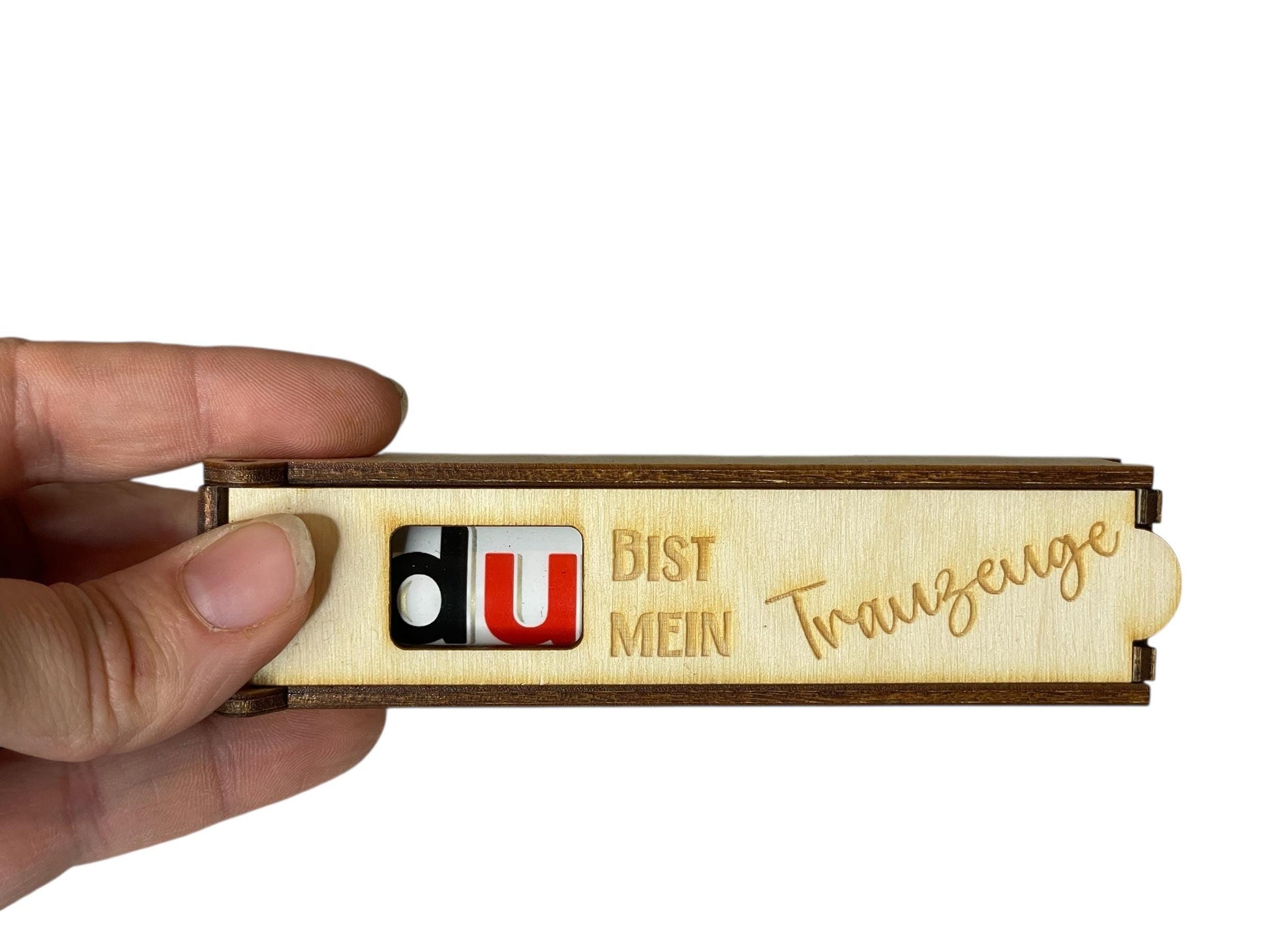 Holz Schokoladenhülle mit Gravur – „Du bist meine Trauzeugin“ | Geschenkidee Trauzeugin fragen Das Glückswerk