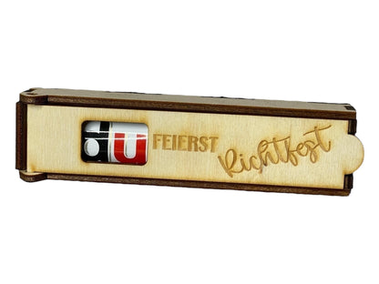 Holzbox für Schokoriegel mit Klappdeckel und Richtfest-Gravur