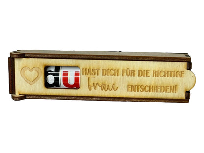Schokoladenhülle Holz zusammengebaute Variante, Ansicht von vorne