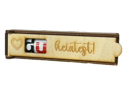 Holz Schokoladenhülle mit Gravur – „Du heiratest“ | Geschenkidee Hochzeit Das Glückswerk