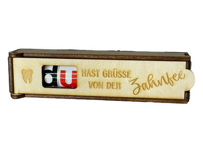 Holz Schokoladenhülle mit Gravur – „Grüße von der Zahnfee“ | Geschenkidee Kinder Das Glückswerk