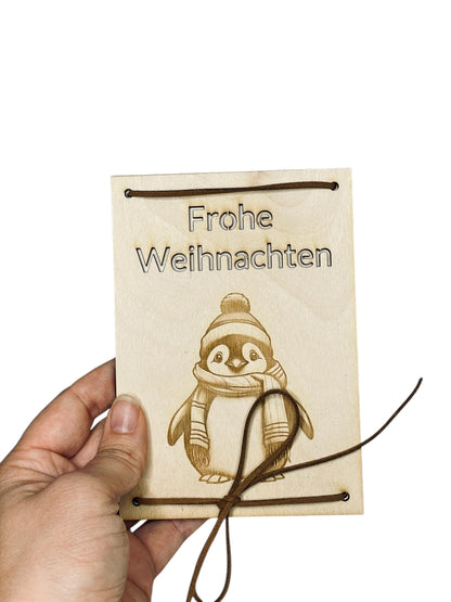 Holz Geschenkkarte Weihnachten mit Gravur – Pinguin & „Frohe Weihnachten“ | Geldgeschenk Verpackung Das Glückswerk