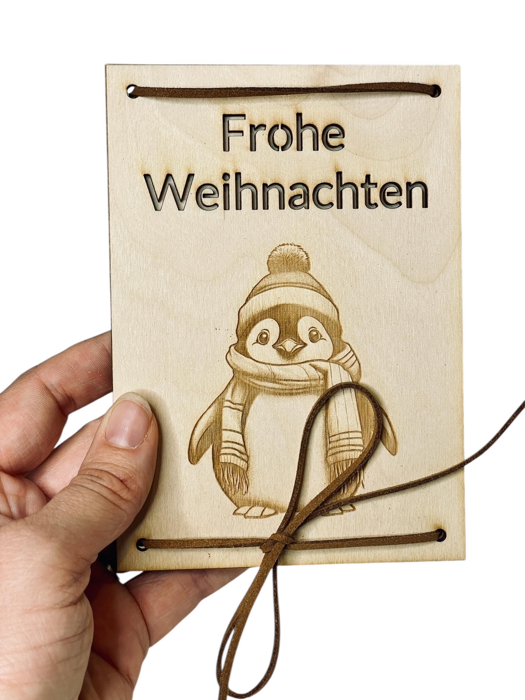 Holz Geschenkkarte Weihnachten mit Gravur – Pinguin & „Frohe Weihnachten“ | Geldgeschenk Verpackung Das Glückswerk