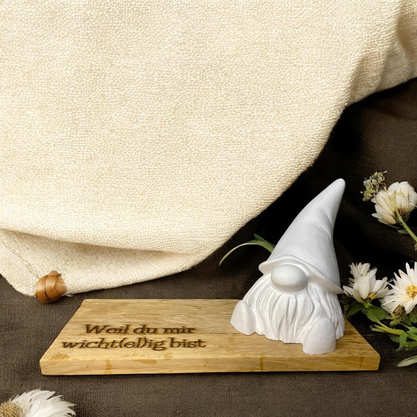 Wichtel Brettchen mit Spruch, weil du mir wichtelig wichtig bist, Weihnachtsgeschenk, DasGlueckswerk, Dekoration, Miniatures, raisin, holz, papier, wichtelgeschenk, wichtelgruß