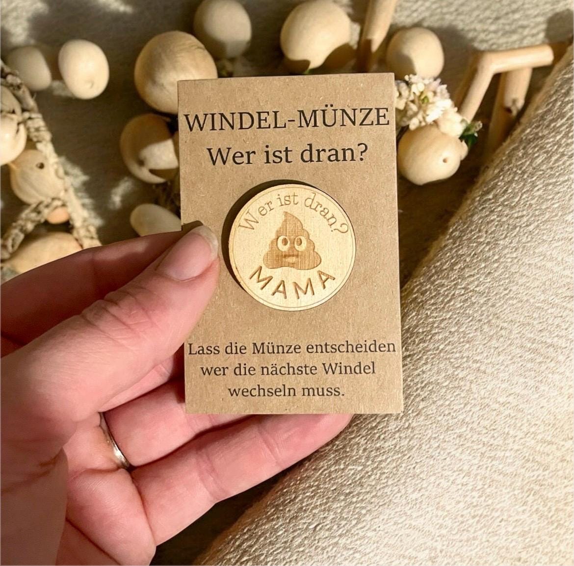 Windelmünze Holz Poop Design, lustiges Geschenk zur Geburt und Babyparty, DasGlueckswerk, Geburt & Baby, Baby & Toddler Toys, holz, kraftpapier