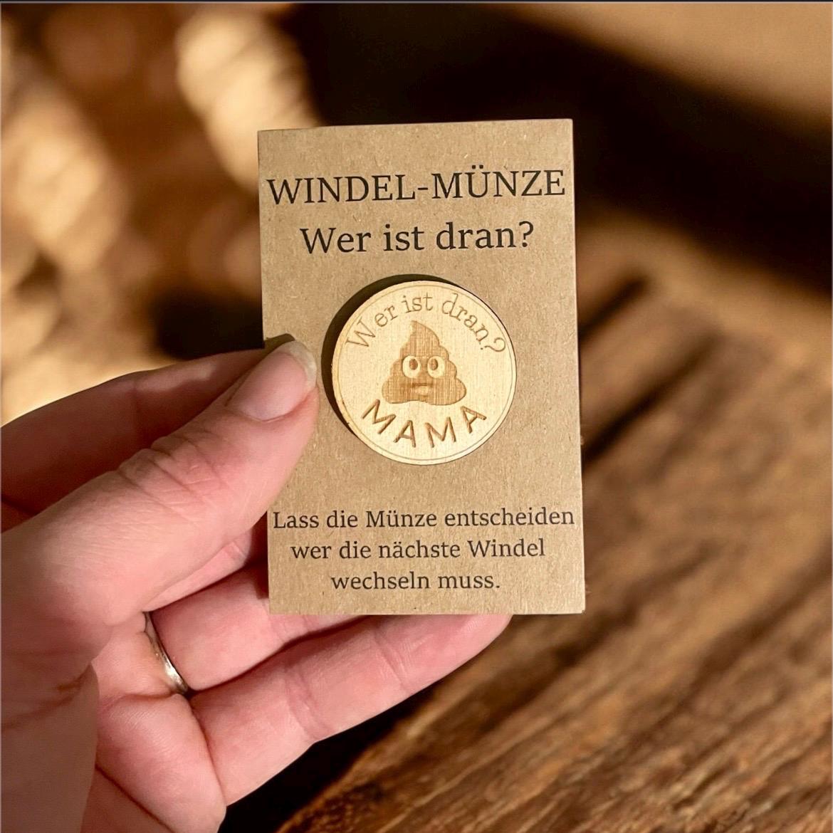 Windelmünze Holz Poop Design, lustiges Geschenk zur Geburt und Babyparty, DasGlueckswerk, Geburt & Baby, Baby & Toddler Toys, holz, kraftpapier