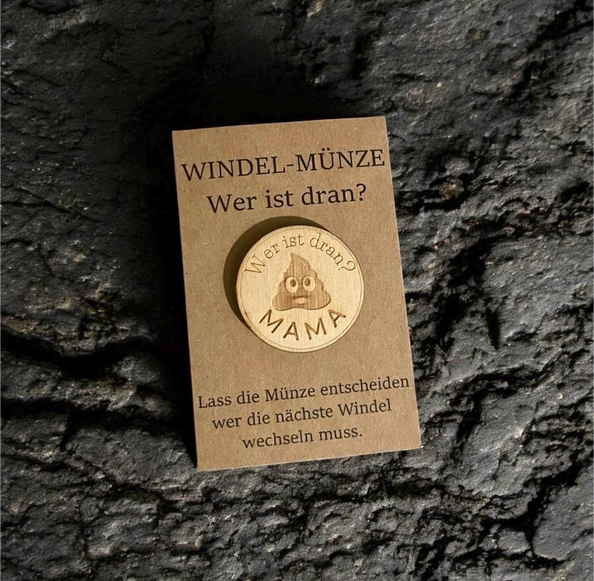 Windelmünze Holz Poop Design, lustiges Geschenk zur Geburt und Babyparty, DasGlueckswerk, Geburt & Baby, Baby & Toddler Toys, holz, kraftpapier