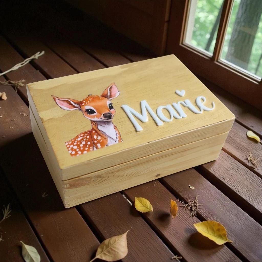 Holzkiste Rehkiz Waldtier, Namensschild aus Acrylglas, Erinnerungskiste zur Geburt, DasGlueckswerk, Geburt & Baby, Benches & Toy Boxes, holz, acrylglas