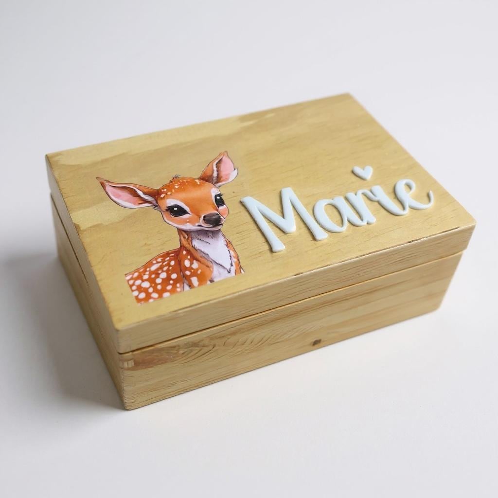 Holzkiste Rehkiz Waldtier, Namensschild aus Acrylglas, Erinnerungskiste zur Geburt, DasGlueckswerk, Geburt & Baby, Benches & Toy Boxes, holz, acrylglas