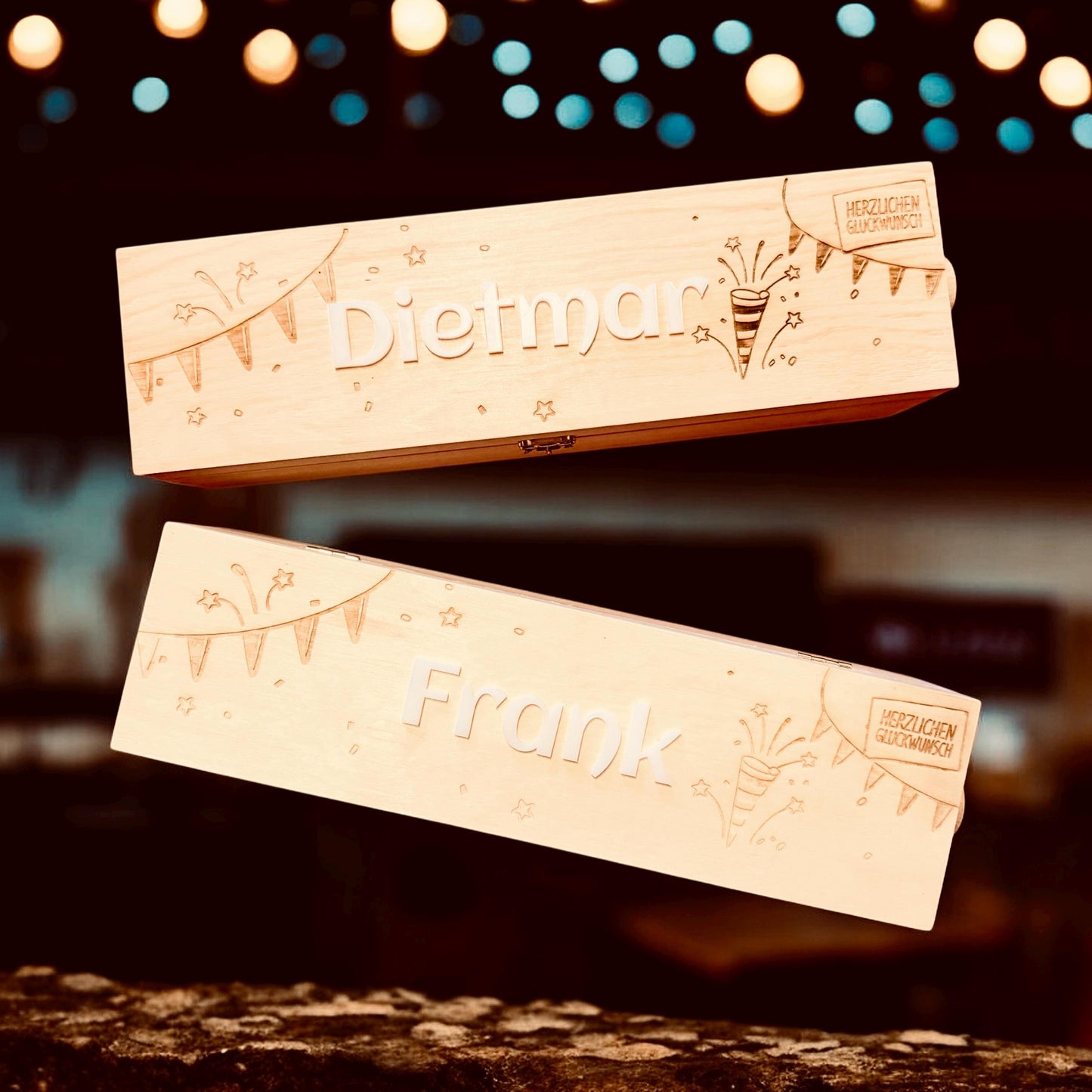 Weinkiste Gravur Acrylname, personalisierte Holzbox für Weinflaschen, Geschenk Geburtstag Hochzeit, DasGlueckswerk, Küche & Genuss, Boxes & Bins, Holz, Acryl