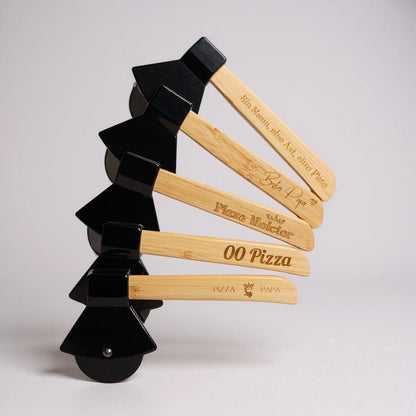 Pizzabeil Deko personalisiert mit Gravur, Pizzaschneider Axtform aus Edelstahl und Holz, Geschenk für Papa, DasGlueckswerk, Geburtstag, Cooking Utensils & Gadgets, holz, edelstahl, plastik
