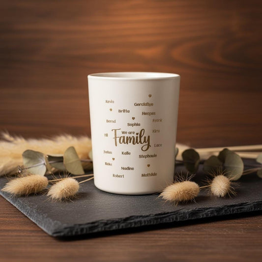 Personalisiertes Familien-Teelichtglas mit Namen – „We Are Family“ Windlicht, Geschenk für Eltern & Großeltern,...