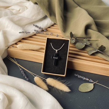 Kreuz Halskette schwarz mit Gravur, personalisiertes Schmuckgeschenk, Kommunion Taufe, DasGlueckswerk, Geburt & Baby, Charm Necklaces, obsidian