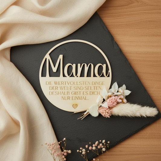 Holzkranz Mama mit Gravur, personalisiertes Holzschild Wanddeko, Geschenk zum Muttertag 10-29 cm, DasGlueckswerk, Dekoration, Door Hangers, Holz