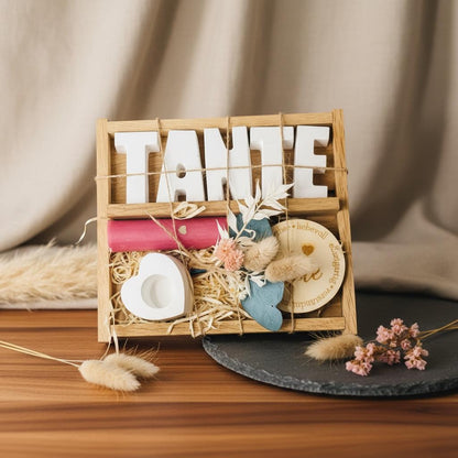 Geschenkset Tante personalisiert, Kerze Holztablett Raysin Buchstaben, Geburtstag Dankeschön, DasGlueckswerk, Dekoration, Statues, holz, wachs, raysin, trockenblumen