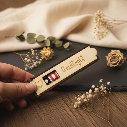 Schokoladenhülle Holz mit Gravur Du heiratest, Geschenkidee für Hochzeit