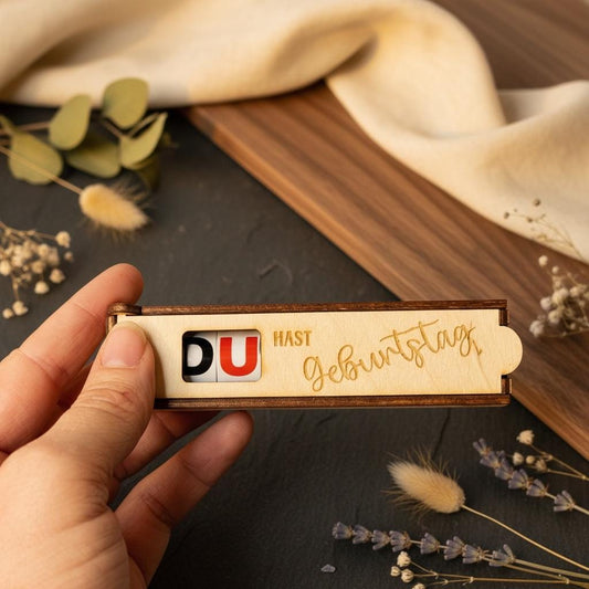 Schokoladenhülle Holz mit Gravur Du hast Geburtstag, Geschenkidee für Geburtstag