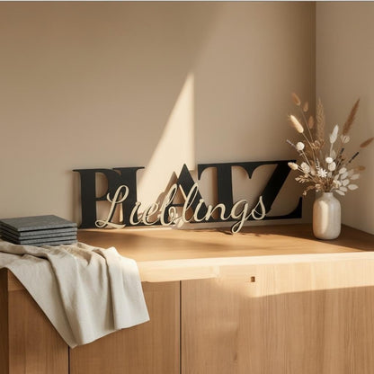 Holzschild Lieblingsplatz personalisiert, Wunschfarbe, Dekoschild 29x8,5 cm, DasGlueckswerk, Personalisierte Geschenk, Door Hangers, holz