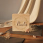 Spardose Blumenkranz Holz, personalisiert mit Namen aus Acrylglas, Geschenk zur Geburt, DasGlueckswerk, Geburtstag, Piggy Banks, Holz