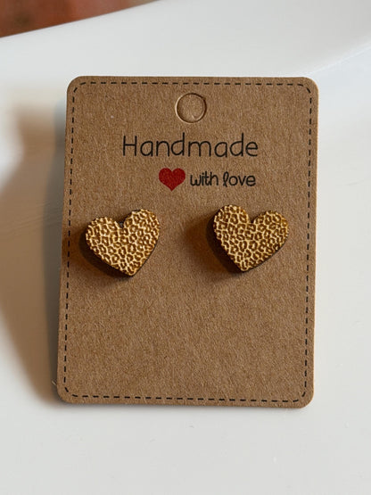 Herz Holzohrringe mit Tigermuster – Handgefertigter Modeschmuck 1,5 cm, Geschenkidee für Teenager & Frauen Das Glückswerk