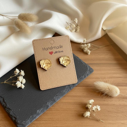 Herz mit Pferde & Reiterin Holzohrringe – Handgefertigter Modeschmuck 1,5 cm, Geschenk für Pferdefans, Teenager, Frauen Das Glückswerk