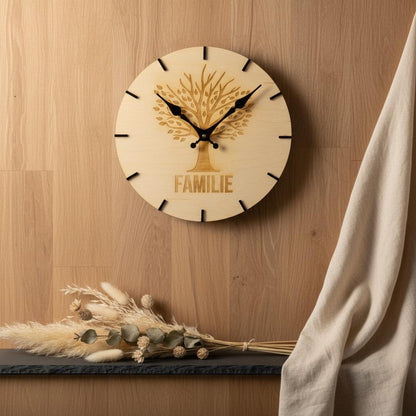 Holz-Familienuhr – Lebensbaum-Uhr, Wanduhr mit Stammbaummotiv, rustikale Familiendekoration, Einzugsgeschenk, Wanduhr aus Holz Das Glückswerk