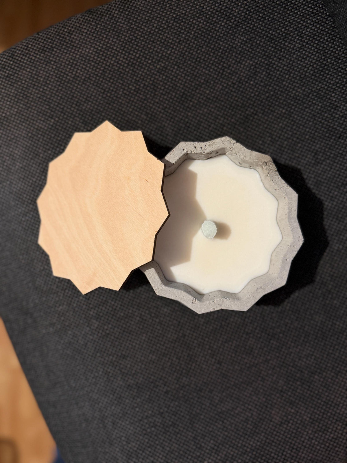Betonkerze handgegossen mit Sojawachs, grau 14x5cm, Geschenk Tischdeko Outdoor, DasGlueckswerk, Kerzen aus Beton, Garden Decoration, holz, wachs, Beton, Glasfaser