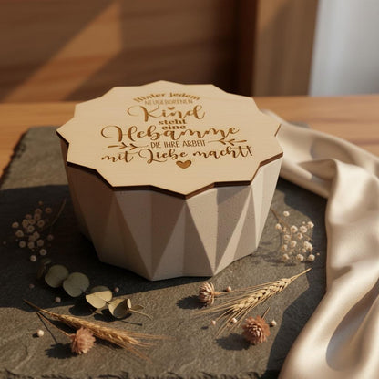 Hebamme Geschenk Betonkerze – Personalisierte Outdoor Kerze mit Gravur, Danke Hebamme, moderne Betonkerze Das Glückswerk