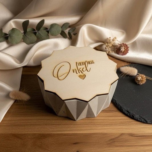 Lieblingsbruder Geschenk – Personalisierte Betonkerze mit Gravur, Outdoor Kerze, modernes Bruder Geschenk Das Glückswerk