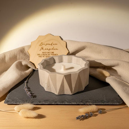 Besonderes Geschenk Betonkerze – „Besondere Menschen“ Gravur, Wertschätzung Geschenk, Outdoor Kerze modern Das Glückswerk